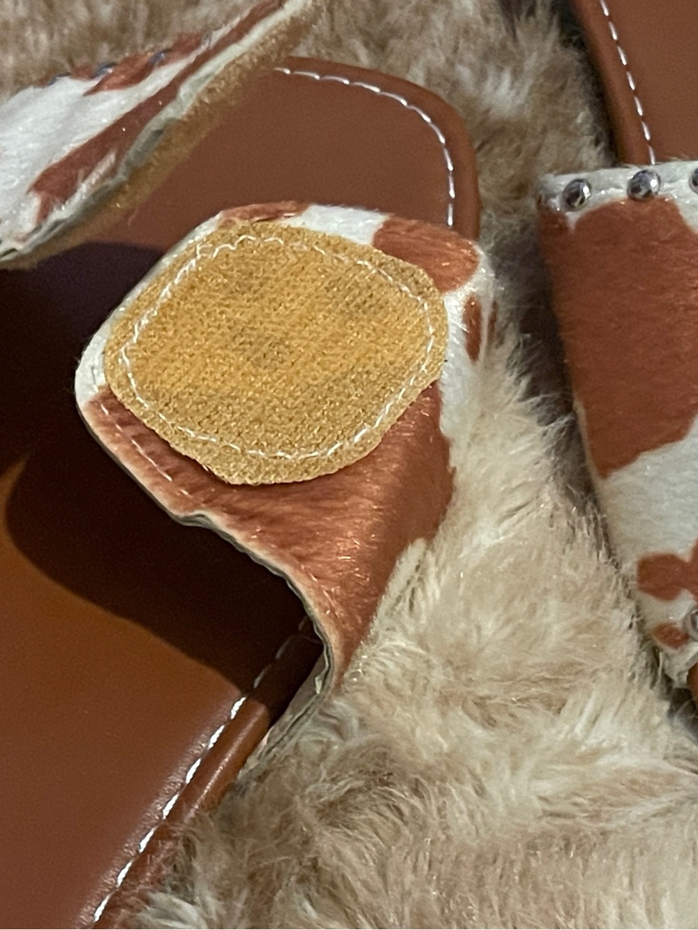 Women’s Cowhide Slide Sandals in Brown and White - Picture 5 of 5